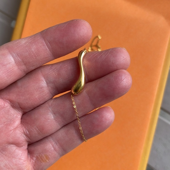 14k Gold Necklace with Gold Wave Bar - Picture 2 of 4